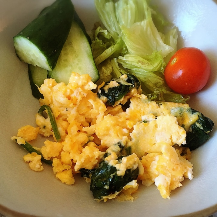 朝食に！ほうれん草と卵のチーズ炒め♡